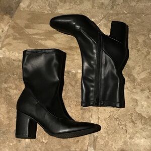 Aerosoles 6 Short Black Boots